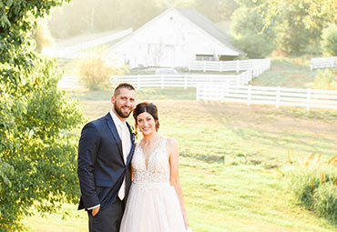 The Home Place at Valley View is a Kansas City Wedding and Reception Venue and is located just outside of Orrick, Missouri, overlooking the Missouri river bottoms. Surrounded by the breathtaking landscapes, it is the ideal mix of rustic beauty and elegant accommodations to host your rehearsal, wedding ceremony and reception.