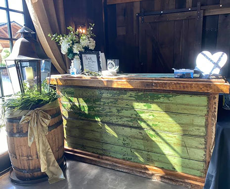 The Home Place at Valley View is a Kansas City Wedding and Reception Venue and is located just outside of Orrick, Missouri, overlooking the Missouri river bottoms. Surrounded by the breathtaking landscapes, it is the ideal mix of rustic beauty and elegant accommodations to host your rehearsal, wedding ceremony and reception.